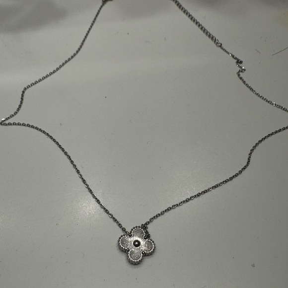 Clover silver necklace - Picture 6 of 8